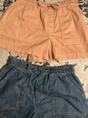 New never worn! 2 pairs Banana Republic mid rise paper bag style waist Shorts